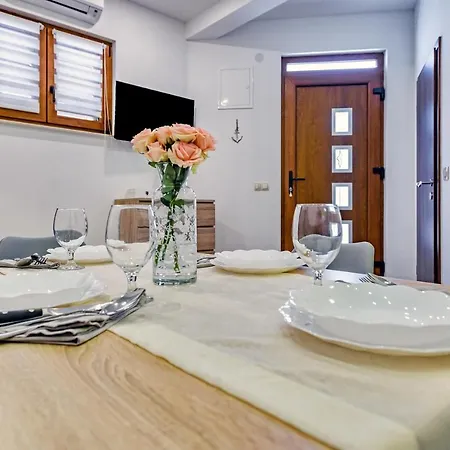 Apartment Modern On The - Mala Lamjana