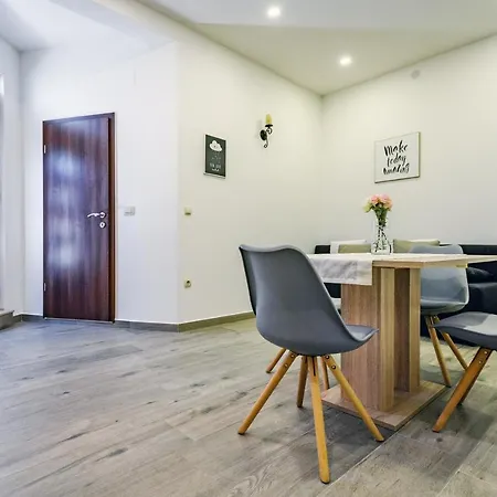 Modern On The - Mala Lamjana