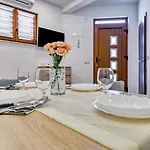 Apartamento Modern On The - Mala Lamjana