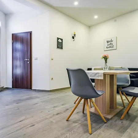 Modern On The - Mala Lamjana