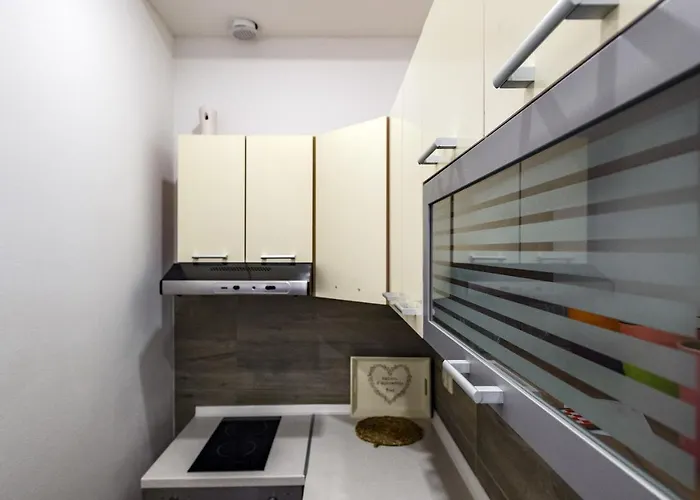 Modern On The - Mala Lamjana Kali