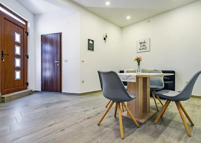 Modern On The - Mala Lamjana