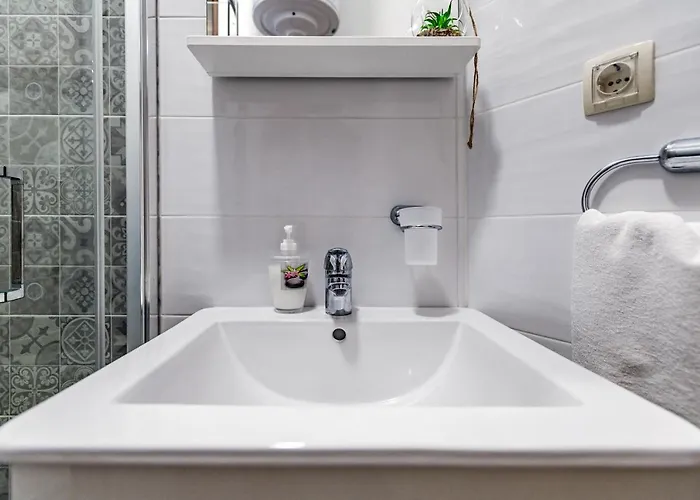 Modern On The - Mala Lamjana Kali