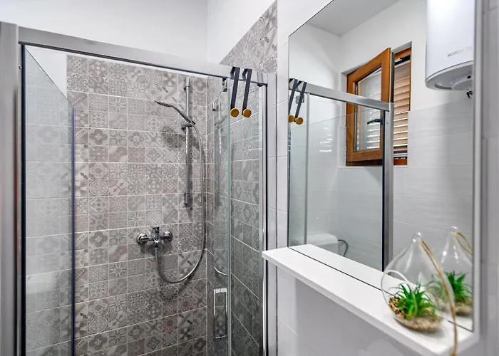 Modern On The - Mala Lamjana *